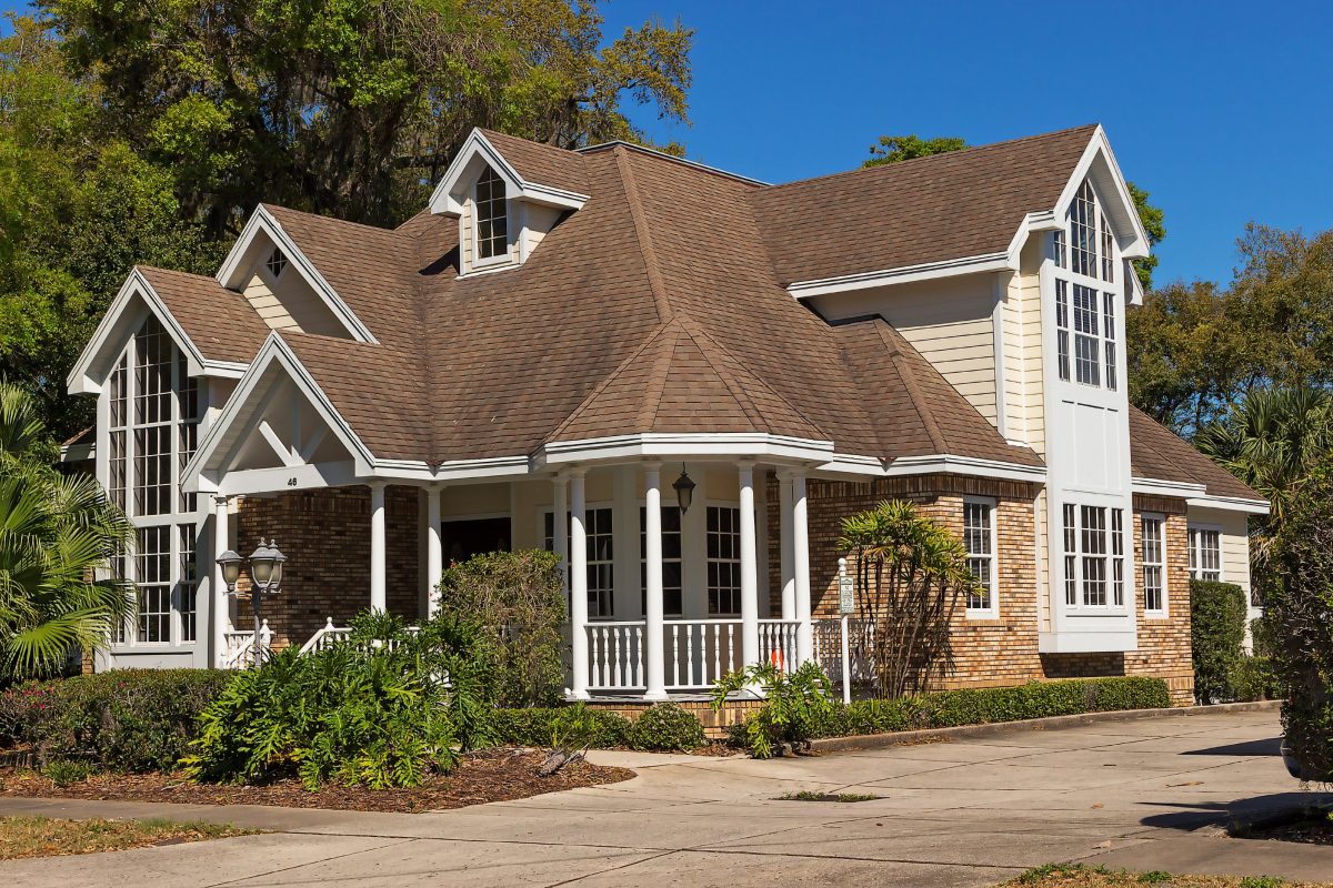 How to Pick the Right Shingle Color for Your Home